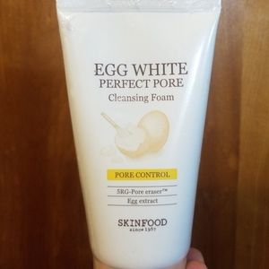 Skinfood egg white perfect pore cleansing foam